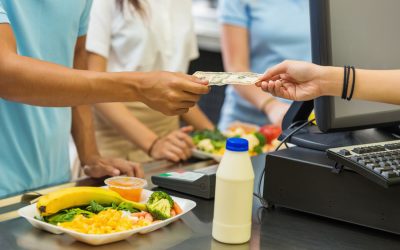 Sparförslaget: Låt gymnasieeleverna betala för lunchen!