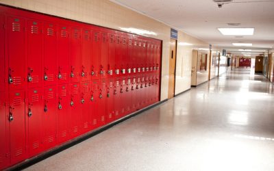 Gymnasieskolor och universitet stänger