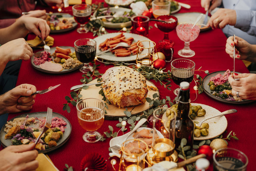 Abba-stjärna bjuder seniorer på julbord