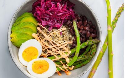 Bowl med ägg, sparris, bulgur & gröna linser